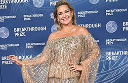 إطلالات براقة وأخرى ناعمة في لقاء العلماء والمشاهير خلال حفل Breakthrough Prize لعام 2025